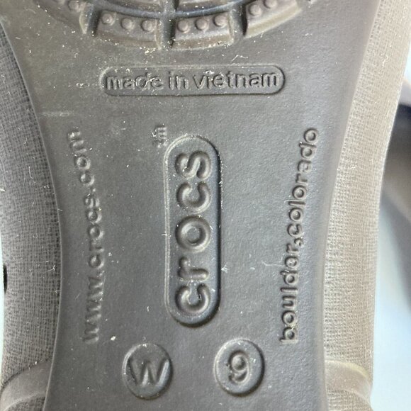 CROCS Black and Brown Flats - Picture 8 of 11